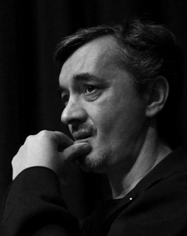 Что меж печатными строками?