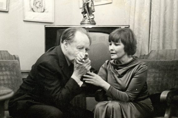 Белла Ахмадулина и Александр Эскин. 1974