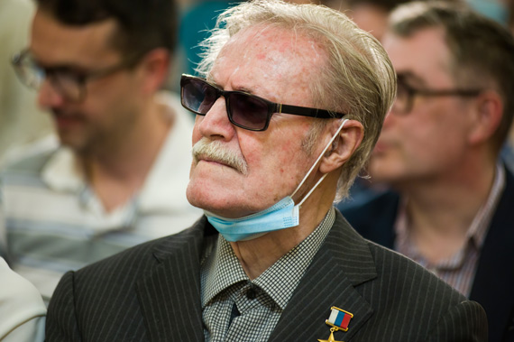 Век нынешний, век минувший