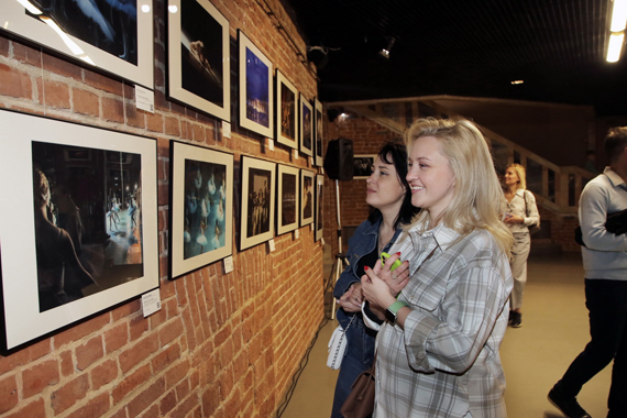 Открытие фотовыставки «Балет в фотографиях. Стихи, написанные телом»