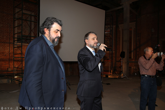 Директора ЦДА Игорь Золотовицкий и Александр Жигалкин принимают гостей на строительстве новой сцены