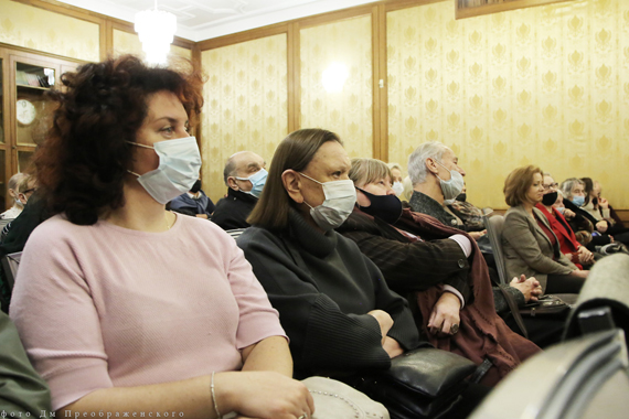 Анна Родионова представляет свою книгу «Карнавал»