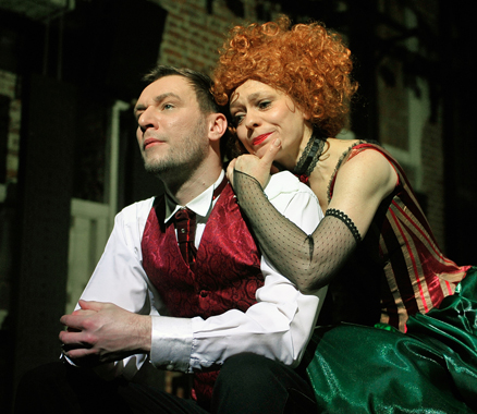 Светлана Михайлова и Антон Мошечков в спектакле «Шипр» 