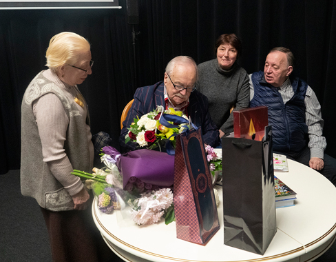 «Хозяйка кабаре — Судьба!»