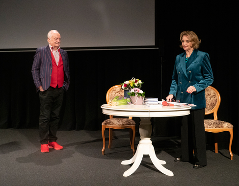 «Хозяйка кабаре — Судьба!»