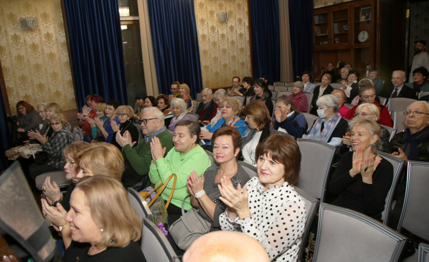 В зрительном зале