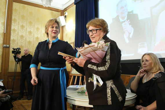 «Излучающая свет. Вера Васильева»