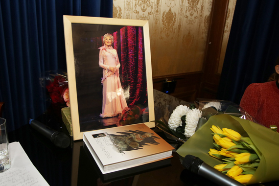 «Излучающая свет. Вера Васильева»