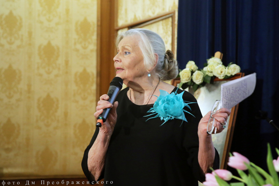 «Излучающая свет. Вера Васильева»