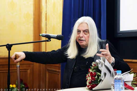 «Театр может менять людей»