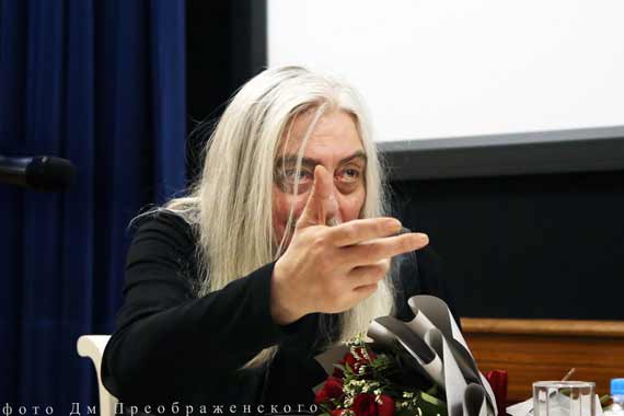 «Театр может менять людей»