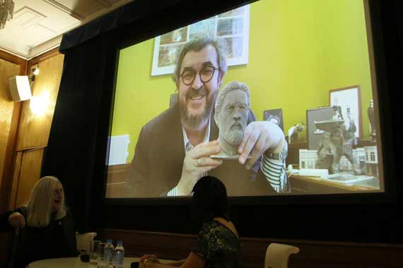 «Театр может менять людей»