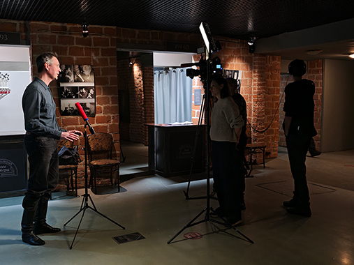 «Немой официант»