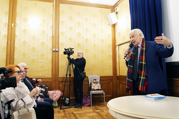 «Мир, который всегда со мной»